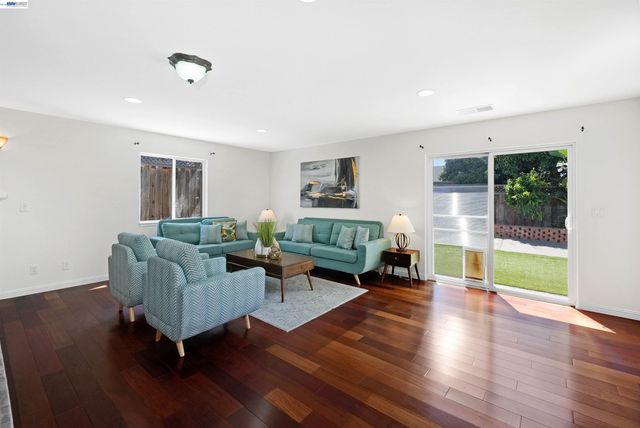 2076 Mento Dr, Fremont, CA 94539