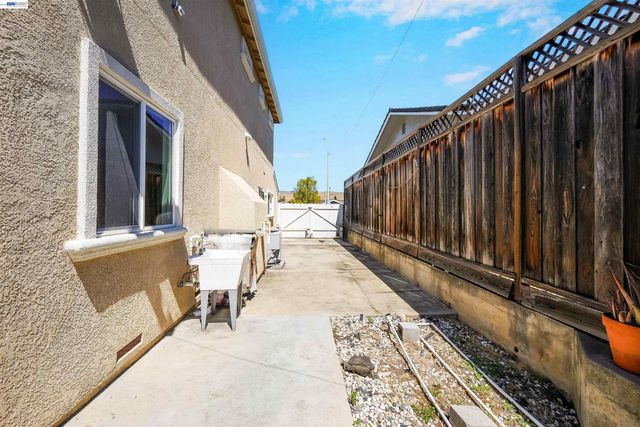 2076 Mento Dr, Fremont, CA 94539