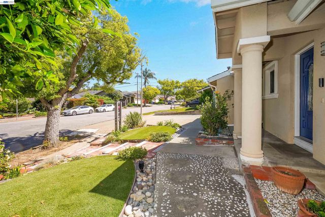 2076 Mento Dr, Fremont, CA 94539