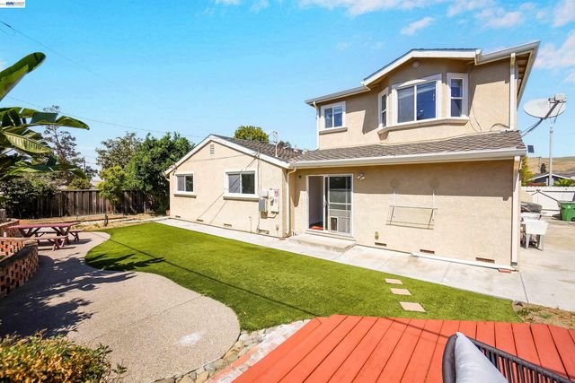 2076 Mento Dr, Fremont, CA 94539