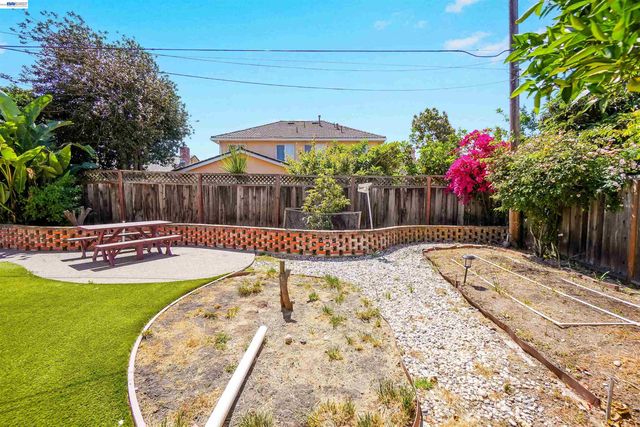 2076 Mento Dr, Fremont, CA 94539