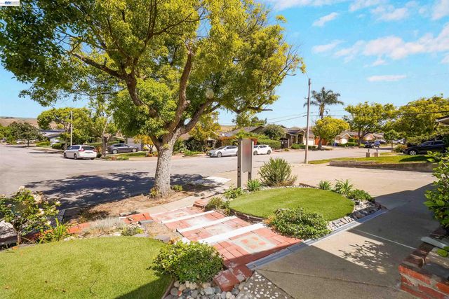 2076 Mento Dr, Fremont, CA 94539