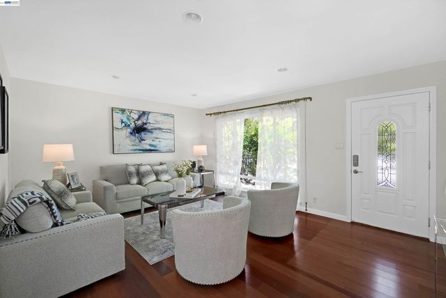 2076 Mento Dr, Fremont, CA 94539