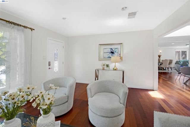 2076 Mento Dr, Fremont, CA 94539