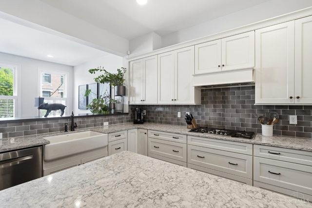 221 W Fifteenth Street, Cincinnati, OH 45202