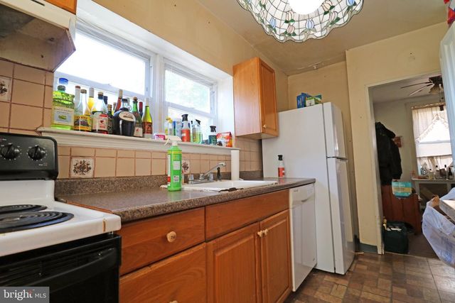 1402 MAIN ST, Darby, PA 19023