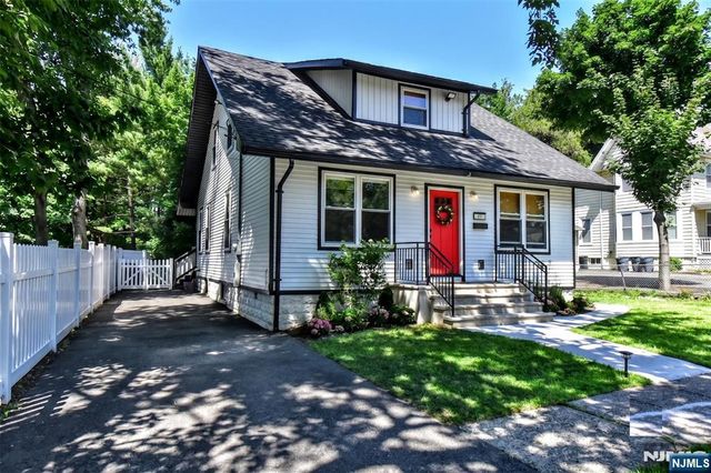 69 Wyckoff Avenue, Waldwick, NJ 07463
