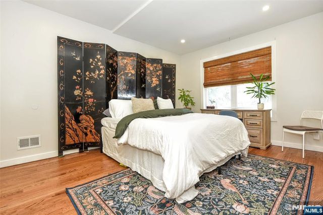 69 Wyckoff Avenue, Waldwick, NJ 07463