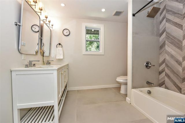 69 Wyckoff Avenue, Waldwick, NJ 07463