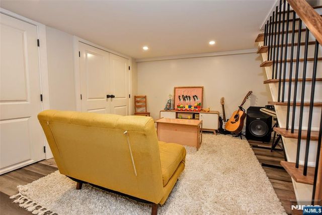 69 Wyckoff Avenue, Waldwick, NJ 07463