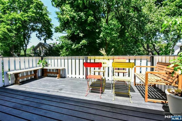 69 Wyckoff Avenue, Waldwick, NJ 07463