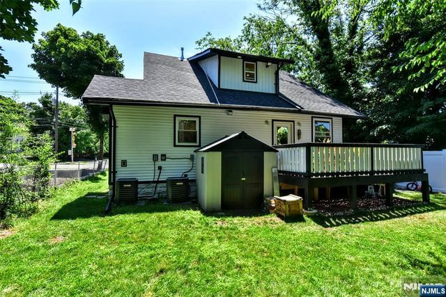 69 Wyckoff Avenue, Waldwick, NJ 07463