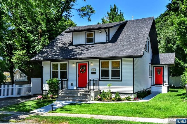 69 Wyckoff Avenue, Waldwick, NJ 07463