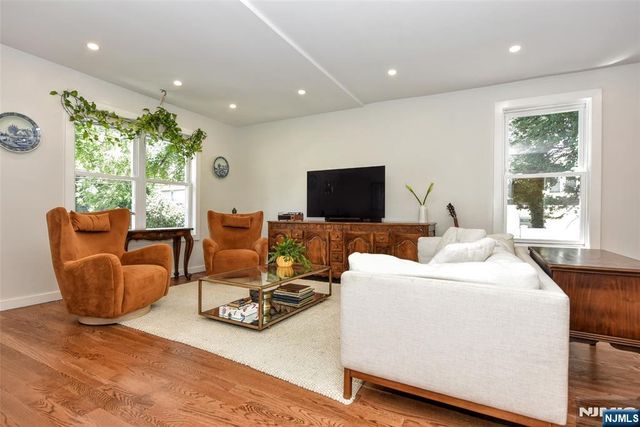 69 Wyckoff Avenue, Waldwick, NJ 07463