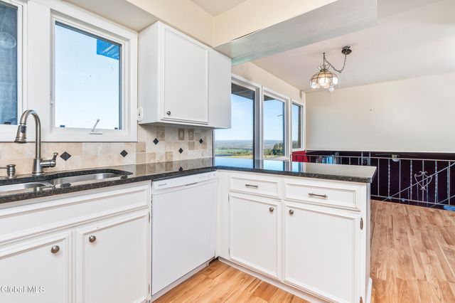 875 Bulls Head Road, Amsterdam, NY 12010