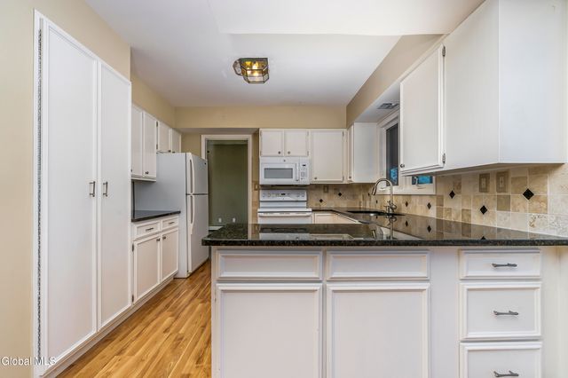 875 Bulls Head Road, Amsterdam, NY 12010