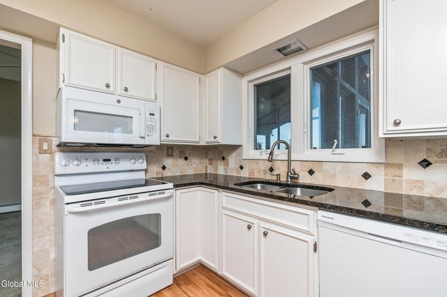 875 Bulls Head Road, Amsterdam, NY 12010