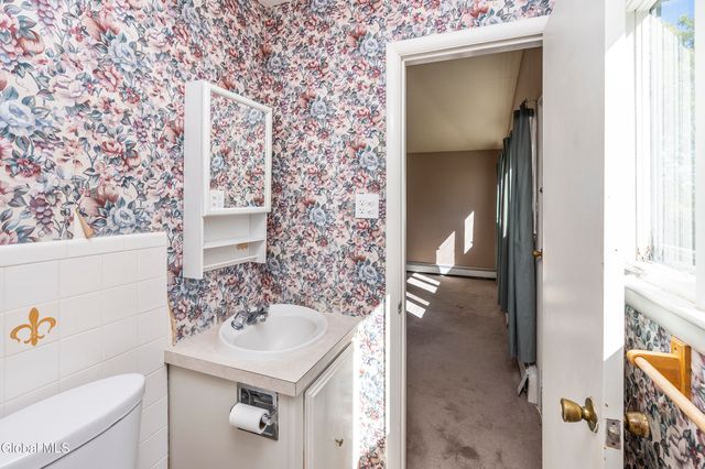 875 Bulls Head Road, Amsterdam, NY 12010