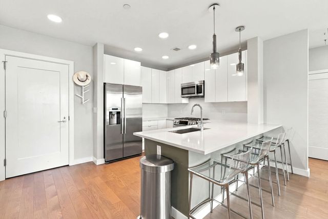 45 Lewis St 511, Boston, MA 02128