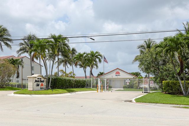 4452 NE Ocean Boulevard C2, Jensen Beach, FL 34957