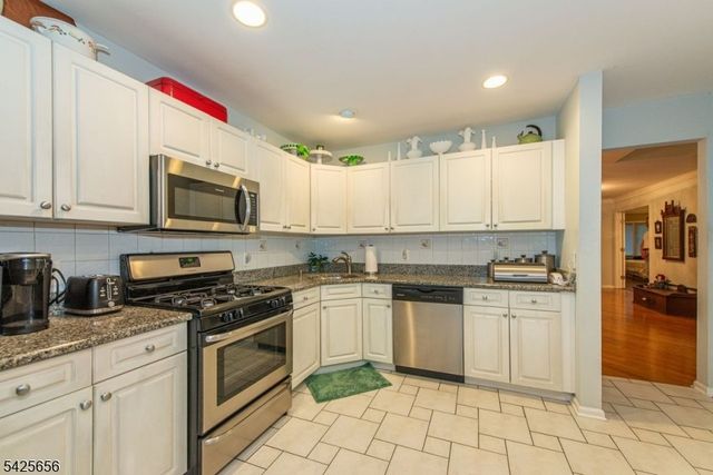 33 Waterford Dr, Montville Twp., NJ 07045