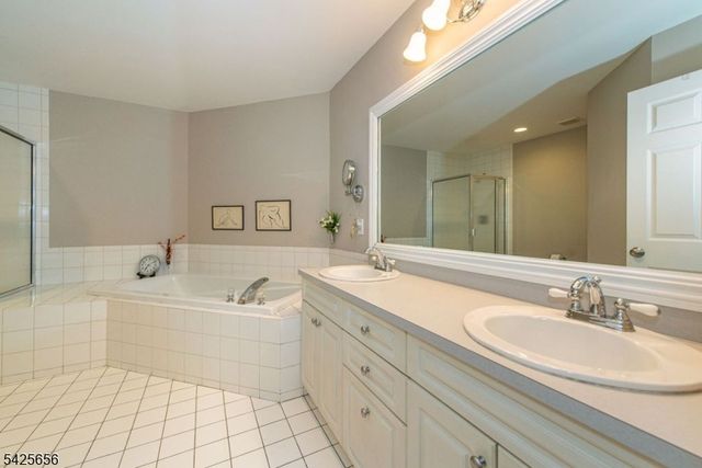 33 Waterford Dr, Montville Twp., NJ 07045