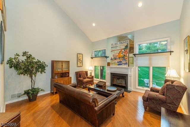 33 Waterford Dr, Montville Twp., NJ 07045