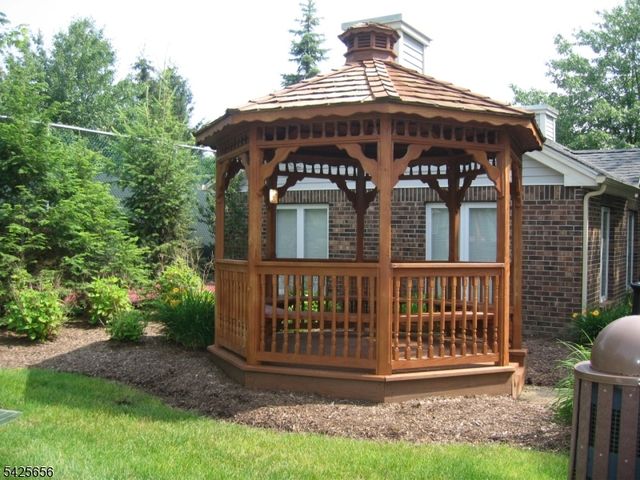 33 Waterford Dr, Montville Twp., NJ 07045