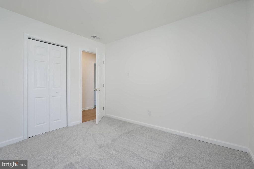 Image 10 of property listing at 2409 MARY PL, Fort Washington, MD 20744
