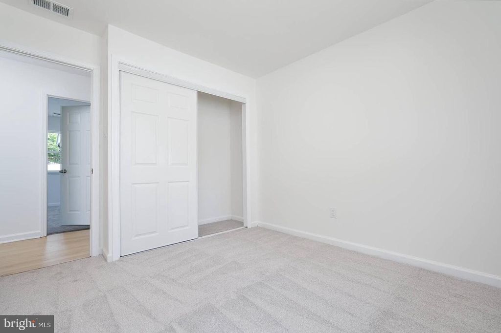 Image 12 of property listing at 2409 MARY PL, Fort Washington, MD 20744