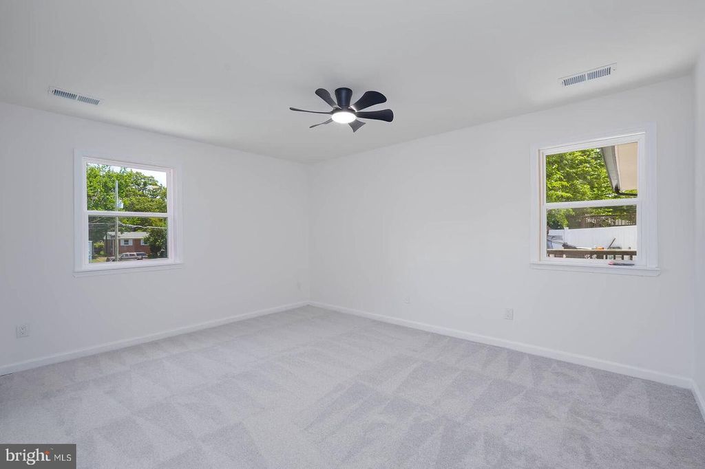 Image 2 of property listing at 2409 MARY PL, Fort Washington, MD 20744