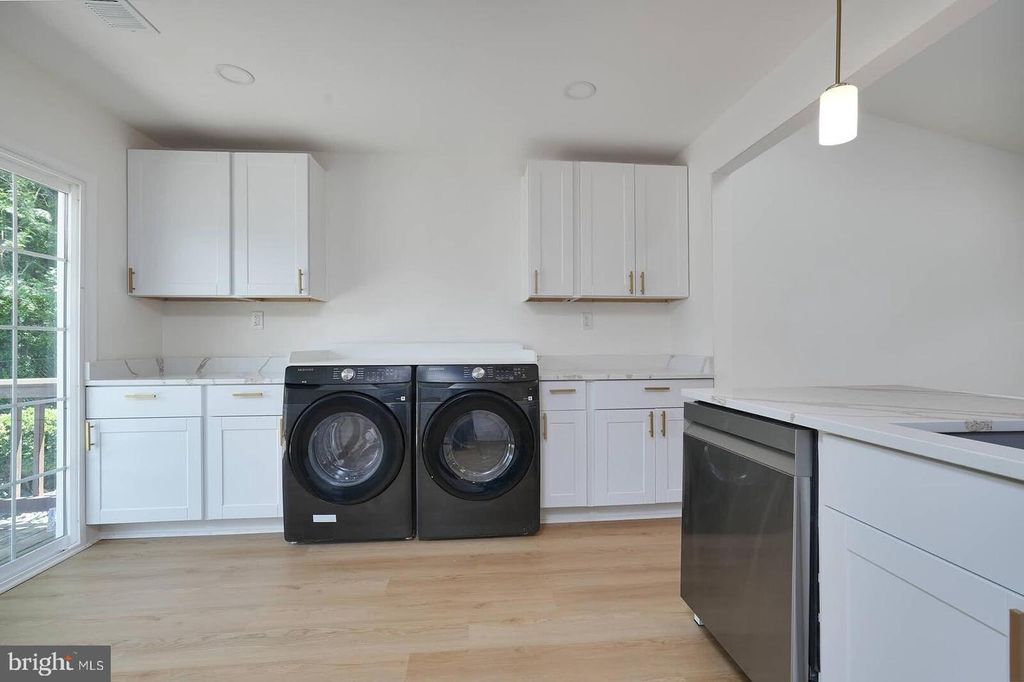 Image 22 of property listing at 2409 MARY PL, Fort Washington, MD 20744