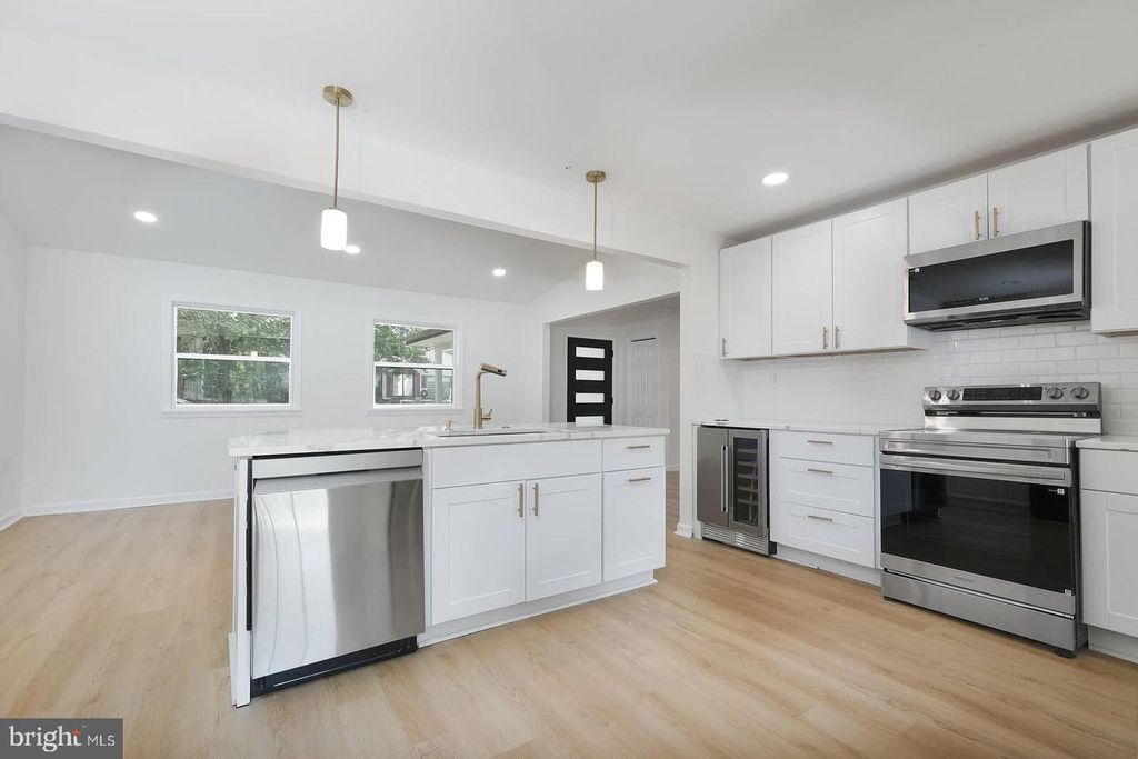 Image 23 of property listing at 2409 MARY PL, Fort Washington, MD 20744