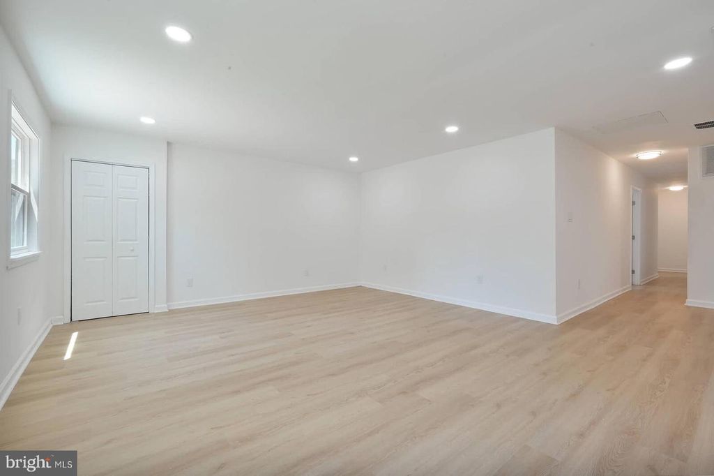 Image 25 of property listing at 2409 MARY PL, Fort Washington, MD 20744