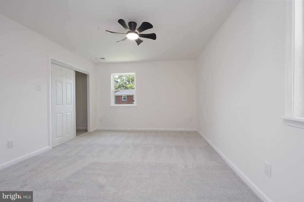 Image 3 of property listing at 2409 MARY PL, Fort Washington, MD 20744