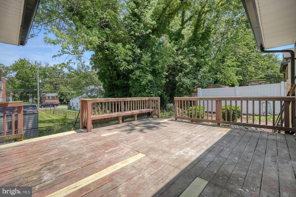 Image 33 of property listing at 2409 MARY PL, Fort Washington, MD 20744