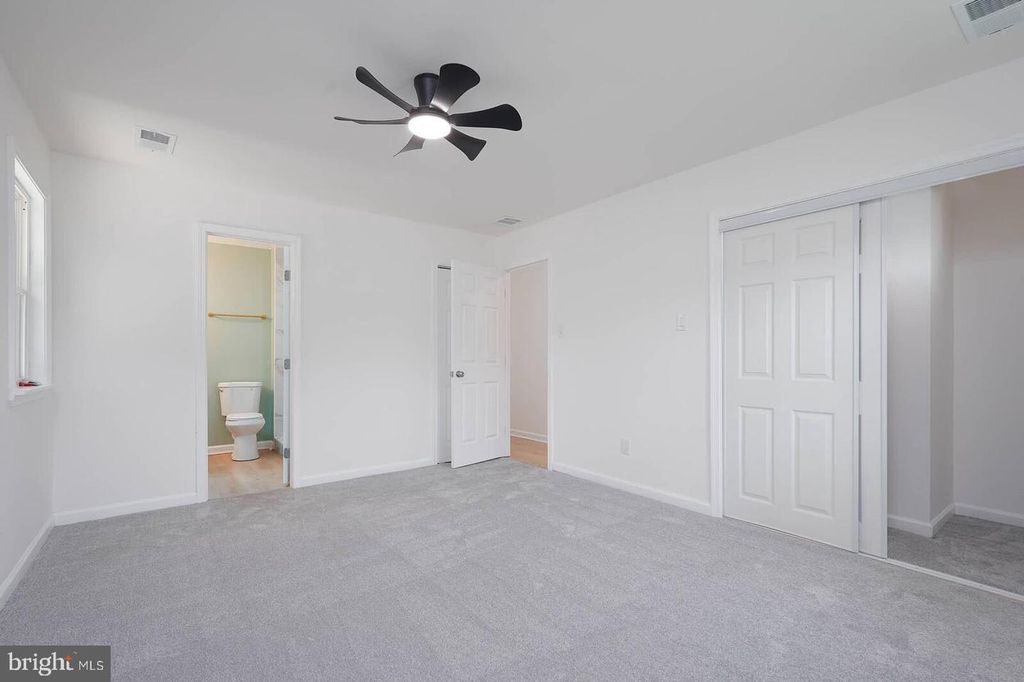Image 4 of property listing at 2409 MARY PL, Fort Washington, MD 20744
