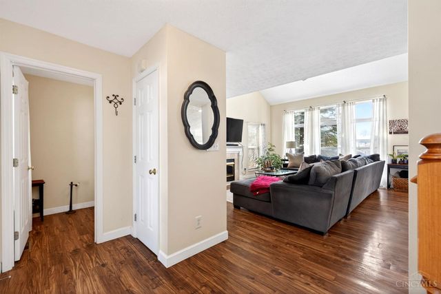 7 W Long Meadow, Springboro, OH 45066