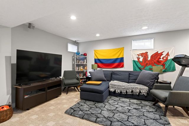 7 W Long Meadow, Springboro, OH 45066