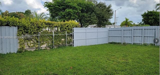 10835 SW 41st Ter, Miami, FL 33165