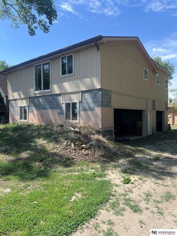 1810 park Circle, Bellevue, NE 68123