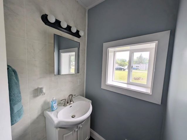 1069 N Scheurmann Road, Essexville, MI 48732