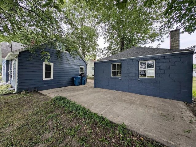1069 N Scheurmann Road, Essexville, MI 48732