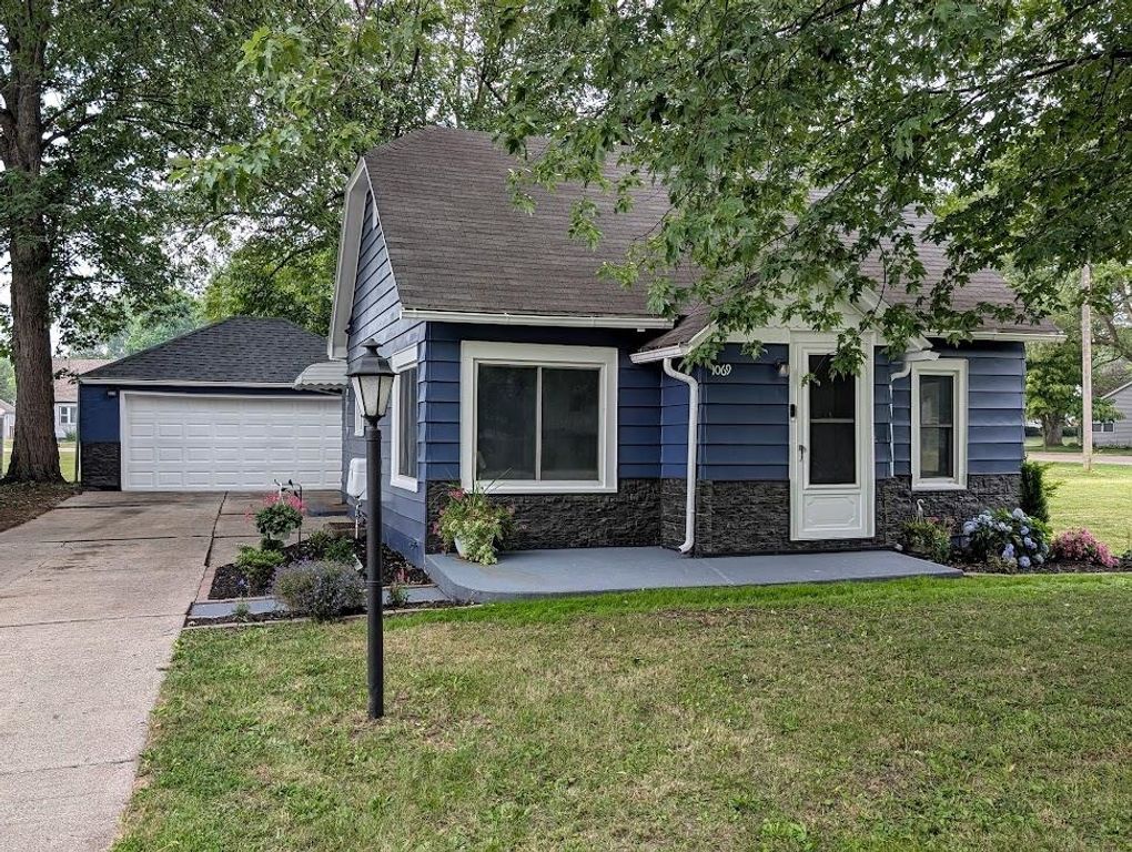 1069 N Scheurmann Road, Essexville, MI 48732