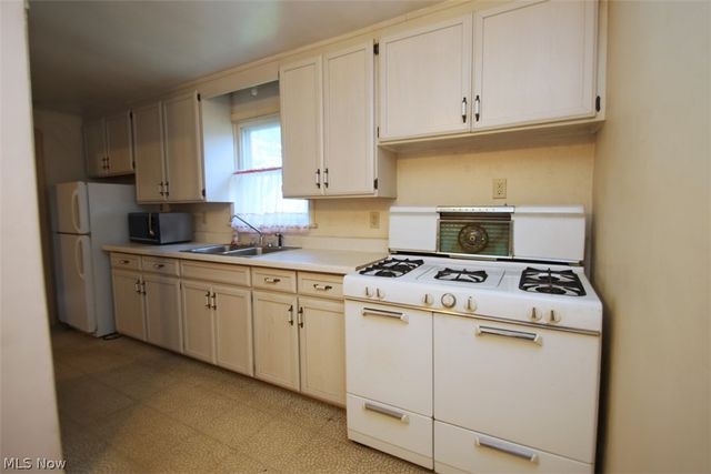 10071 Colfax Drive, Columbia Station, OH 44028