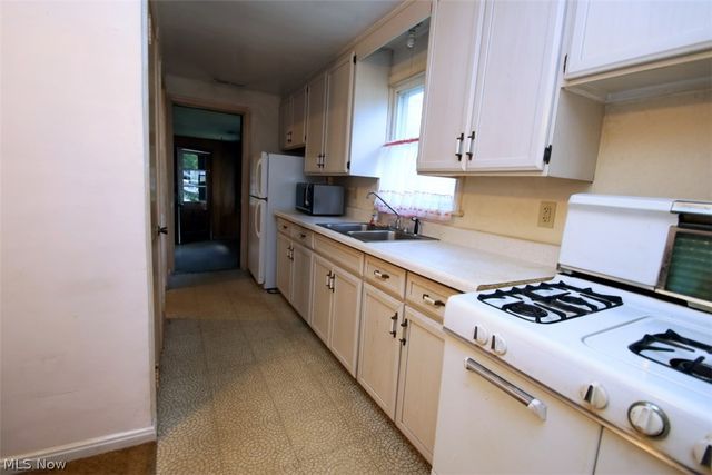 10071 Colfax Drive, Columbia Station, OH 44028