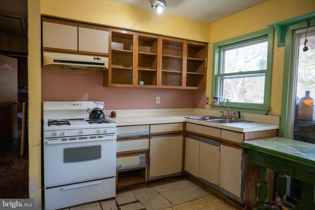 387 LAKEHURST RD, Browns Mills, NJ 08015