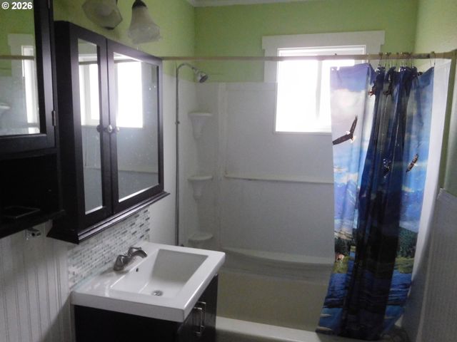 214 Nw 5TH Ave, Milton Freewater, OR 97862