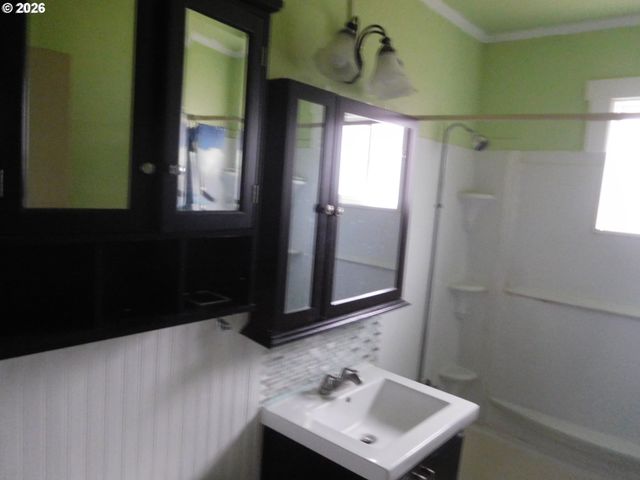 214 Nw 5TH Ave, Milton Freewater, OR 97862