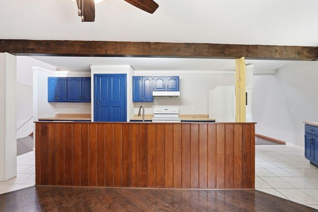 243 Oak St, Holliston, MA 01746